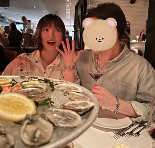 민과 예비 신랑은 2018년 지인 소개로 만나 인연을 맺었고, 2023년 약혼식을 올린 바 있다.사진=민 SNS