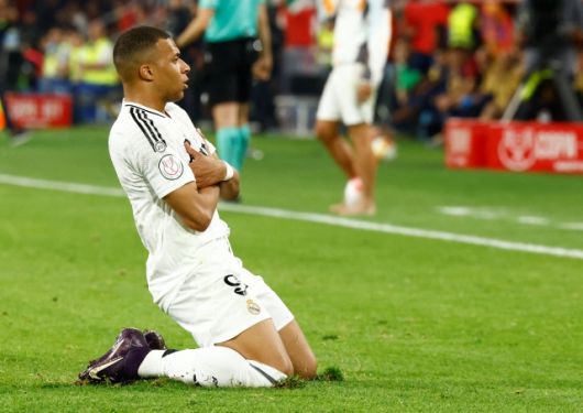 음바페는 후반 투입과 함께 멋진 프리킥 동점골을 터뜨렸다. 그러나 마지막에 웃지는 못했다. 사진=REUTERS=연합뉴스