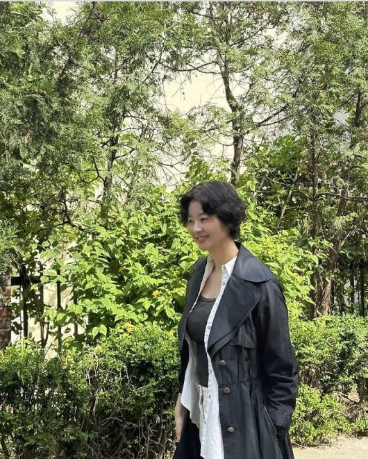 밝은 미소와 자연스러운 포즈만으로도 송선미는 ‘시간을 거스른 여신’ 다운 독보적인 존재감을 발산했다.사진=송선미 SNS