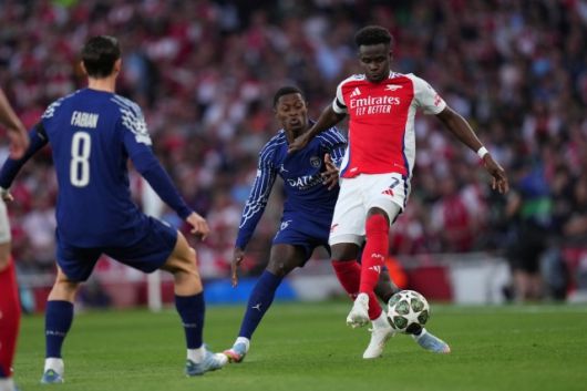 아스날 에이스 사카는 안방 패배를 막지 못했다. 레알 마드리드도 잡아낸 그들이 PSG에 무너진 것이다. 사진=AP=연합뉴스
