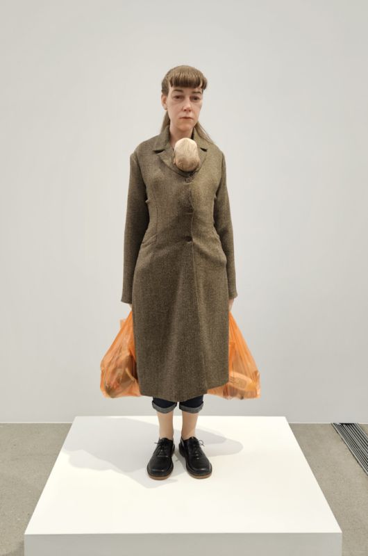 론 뮤익 ‘쇼핑하는 여인’(2013). 송경은 기자