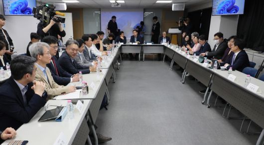 지난달 30일 서울 종로구 서울대학교 치과병원에서 교육부-의대학장단 간담회가 열리고 있다.  [연합뉴스]