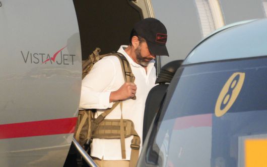 도널드 트럼프 미국 대통령의 장남 트럼프 주니어가 지난달 29일 서울 강서구 김포공항에 도착, 전용기에서 내리고 있다. 정용진 신세계그룹 회장의 초청으로 한국을 찾는 트럼프 주니어는 국내 주요 대기업 총수와 개별 면담을 가질 예정이다. [연합뉴스]