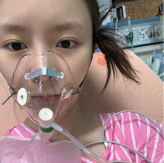 엘키는 자신의 SNS에 병원에서 치료 중인 모습을 담은 사진과 함께 “글이 조금 길지만 꼭 끝까지 읽어주세요”라는 글로 현재 상태를 전했다.사진=엘키 SNS