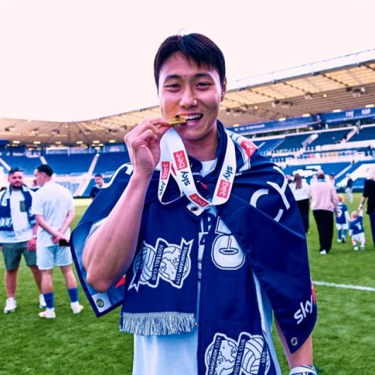 한편 2025-26시즌부터 새로운 코리안리거들이 챔피언십에서 활약할 예정이다. 버밍엄 시티의 백승호, 이명재가 리그원을 제패하고 승격했다. 다만 백승호는 재계약을 맺었으나 이명재는 단기 계약 형식으로 6월부터 FA가 된다. 사진=버밍엄 시티 SNS