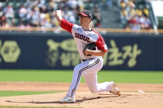 코엔 윈이 4일 잠실 SSG전에서 공을 뿌리고 있다. 사진=LG 제공