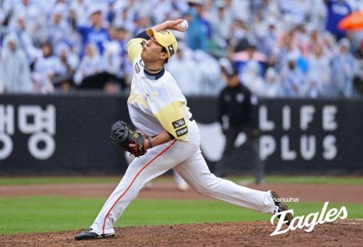 5일 대전 삼성전에서 공을 뿌리고 있는 박상원. 사진=한화 제공