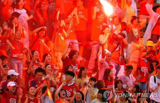 LG치타스 시절 팬들. 사진=연합뉴스 제공