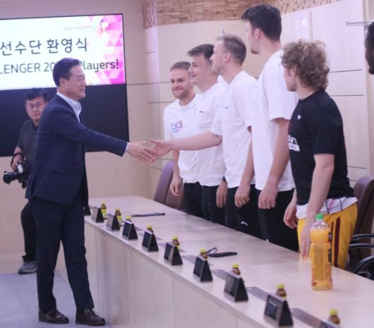 신영재 홍천군수는 “홍천 챌린저 참가를 위해 우리 홍천군을 찾아준 체코, 독일 선수단을 환영한다. 두 팀 선수들이 이번 대회에서의 좋은 성적을 위해 일찍 입국한 것으로 알고 있는데 목표한 대로 좋은 성적을 거뒀으면 한다”고 덕담을 건넸다. 사진=KXO 제공