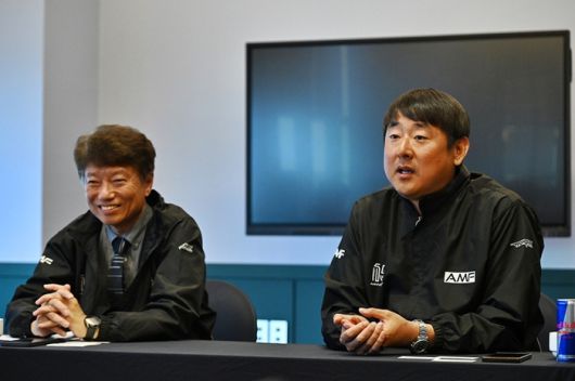 기자들의 질문에 답변하고 있는 한명석 아자대 총장(왼쪽)과 박상현 아자대 교수 [사진제공=한국토요타]