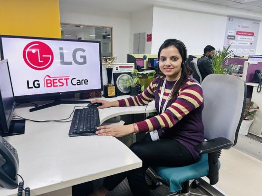 LG전자 인도 컨택센터에서 근무 중인 상담 컨설턴트. [사진출처 = LG전자]