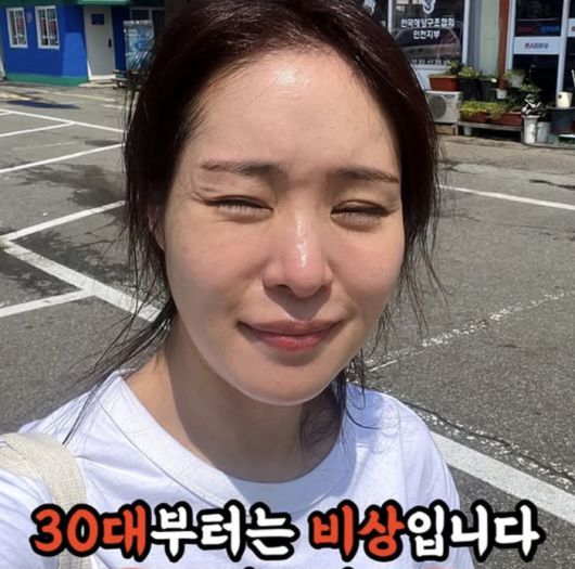 미자는 자신의 SNS에 어머니 전성애 씨의 웃음 가득한 사진과 함께 “공포의 어버이날이 지났다”며 깜짝 효도 후기를 전했다. 사진=미자 SNS