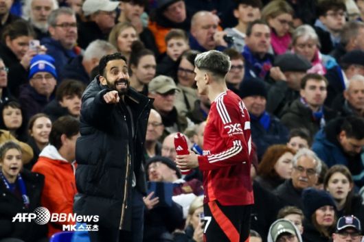 맨유 루벤 아모림 감독은 패배를 당연하게 받아들이는 듯한 팀 분위기에 좌절감을 드러내면서 변화의 필요성을 강조했다. 사진(잉글랜드 입스위치)=ⓒAFPBBNews = News1