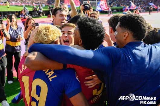 기쁨을 나누고 있는 바르셀로나 선수들. 사진=AFPBBNews=News1