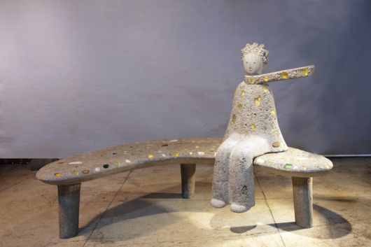 이영섭 ‘반달의자(y)’(2024). 조형아트서울