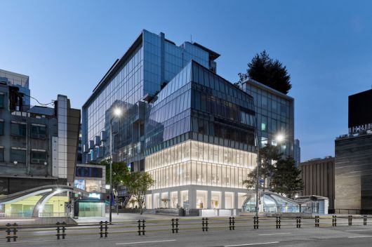 자라(ZARA) 명동 눈스퀘어 플래그십 스토어 전체 전경
