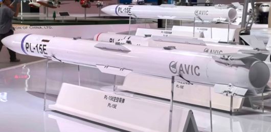 중국항공미사일아카데미(CAMA)가 개발해 실전 배치된 첨단 공대공 미사일 PL-15 모습. <이미지=중국 소셜미디어>