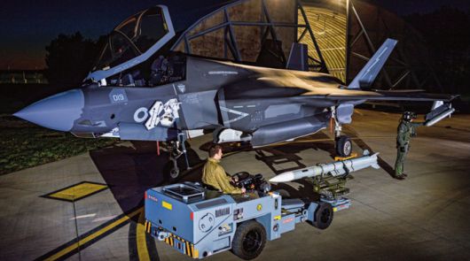 유럽 업체 MBDA가 제작해 공급하는 미티어 공대공 미사일. 아시아에서 최초로 한국이 지난해 10월 말 MBDA와 도입계약을 체결했다. 공교롭게도 이번 파키스탄-인도 공군 간 교전에서 추락한 인도 공군의 라팔 기종이 이 미티어 미사일을 쓴다. 영국 싱크탱크인 국제문제전략연구소(IISS)는 이미 2022년 분석에서 유럽산 미티어보다 중국이 만드는 PL-15 미사일이 속도와 거리에서 비교 우위에 있다고 평가했다. 파키스탄 공군이 실전 배치한 중국산 전투기들이 이번 교전에 사용한 미사일이 PL-15다. 파키스탄 공군은 실제 교전 약 열흘 전에 이 미사일을 장착한 자국 전투기 모습을 최초 공개하기도 했다. <사진=MBDA>