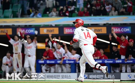 최근 물오른 장타력을 과시 중인 최정. 사진(인천)=김영구 기자