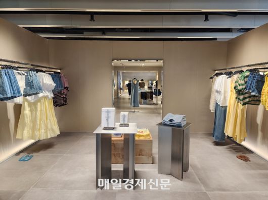자라(ZARA) 명동 눈스퀘어 플래그십 스토어 내부. [사진=김금이 기자]