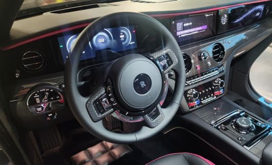 품격을 강화한 블랙배지 스펙터 실내 [사진촬영=최기성 매경 디지털뉴스룸 기자]