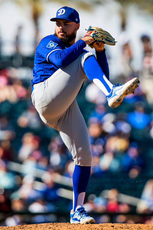 알렉 감보아가 2024년 3월 미국 애리조나주 굿이어 볼파크에서 로스앤젤레스 다저스의 스프링캠프 투수로 등판하여 클리블랜드 가디언스를 상대하고 있다. 사진=Getty Images=연합뉴스 제공