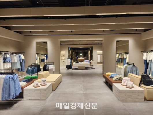 자라(ZARA) 명동 눈스퀘어 플래그십 스토어 내부. [사진=김금이 기자]