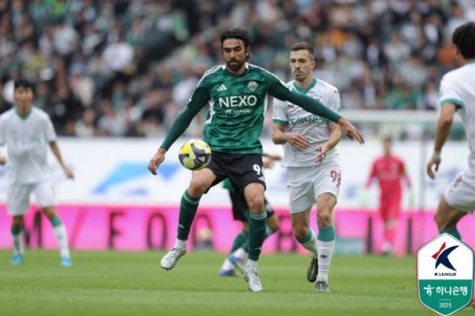 전북 현대 스트라이커 콤파뇨(사진 왼쪽). 사진=한국프로축구연맹