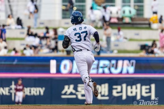 NC 박건우는 17일 키움과의 더블헤더 1차전에서 홈런포를 가동했다. 사진=NC 제공