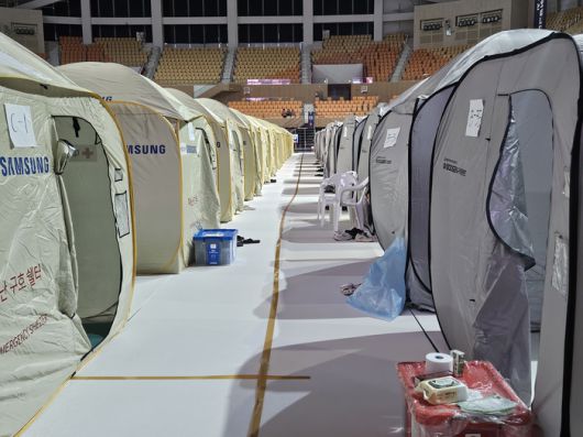 18일 오전 10시께 광주 광산구 광주여자대학교 체육관에 이주민 대피소가 마련됐다.