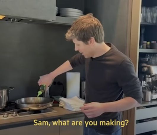 ‘FT와의 점심’에 출연한 샘 올트먼 오픈AI CEO가 요리를 하고 있다. FT 영상 캡처