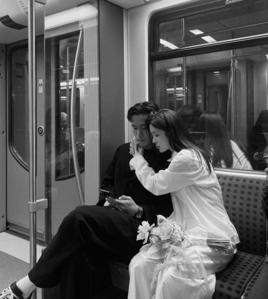 정우영이 SNS를 통해 웨딩 사진을 직접 올리며 결혼 소감을 전했다.