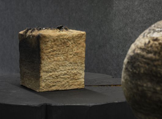 젊은 도예가 정하현 작가가 소설 ‘첫 여름, 완주’를 도자로 재해석한 작품. LCDC 서울