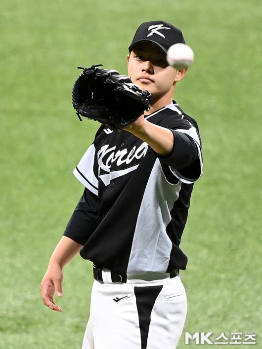 국가대표로 활약할 당시의 문동주. 사진=천정환 기자