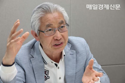 염용운 ‘건강 장수 120세를 위한 몸과 마음 관리’ 저자. 한주형 기자
