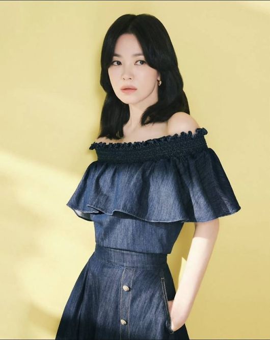 톤 다운된 인디고 컬러는 그녀의 맑은 피부 톤을 더욱 환하게 부각시켰다고 분석됐다.사진=미샤 제공