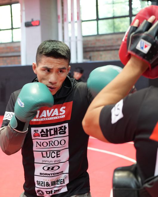 ONE Championship 7승 2패 윤창민이 2025년 5월 중국 퍼포먼스 인스티튜트 상하이 Road to UFC 시즌4 페더급 토너먼트 준준결승 대비 훈련을 하고 있다. 윤창민은 아시아 종합격투기 톱스타 추성훈 김동현의 제자다. 사진=TKO