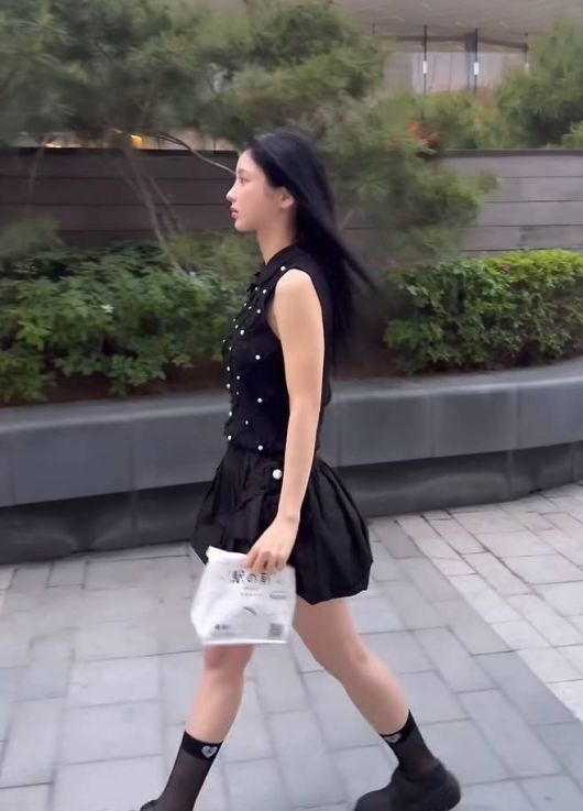 강다은이 일상 속 출근길 스타일링을 공유했다.사진=강다은 SNS