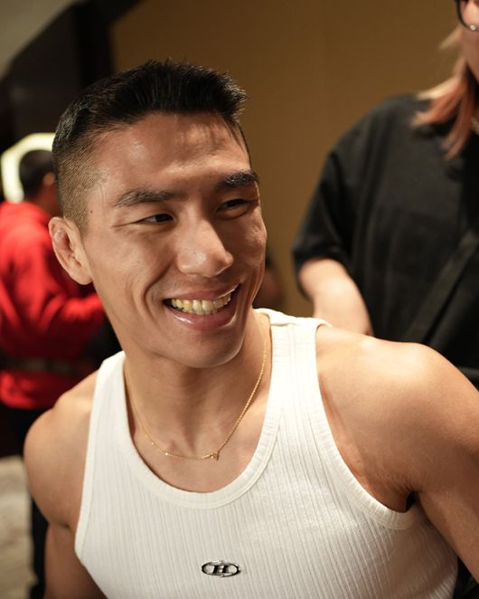 ONE Championship 7승 2패 윤창민이 2025년 5월 중국 퍼포먼스 인스티튜트 상하이 Road to UFC 시즌4 페더급 토너먼트 준준결승 프로필 촬영을 하고 있다. 윤창민은 아시아 종합격투기 톱스타 추성훈 김동현의 제자다. 사진=TKO
