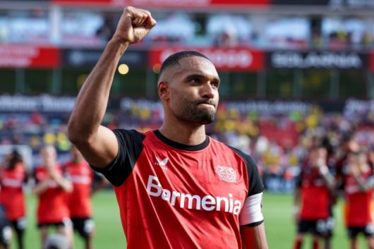 타는 195cm의 강력한 피지컬을 지닌 괴력의 수비수로 제공권에 능하고 일대일 수비가 좋다. 그는 레버쿠젠에서 빠른 속도로 주전 수비수가 됐고 2023-24시즌에는 분데스리가 무패 우승을 이끌었다. 사진=EPA=연합뉴스