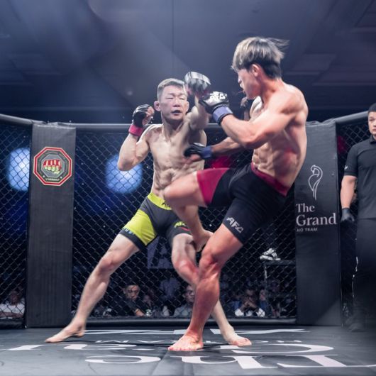 최한길이 2024년 9월 베트남 붕따우 더그랜드 호짬 특설케이지에서 제2대 AFC 밴텀급 챔피언 결정전을 치르고 있다. 사진=Angel‘s Fighting Championship