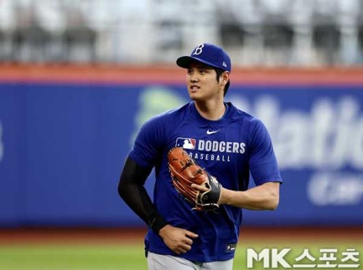 오타니 쇼헤이가 24일(한국시간) 미국 뉴욕주 플러싱의 시티필드에서 열리는 뉴욕 메츠와 원정경기를 앞두고 캐치볼을 소화하고 있다.사진=고홍석 MK스포츠 통신원