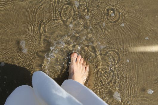 태안 기지포해수욕장 맨발 걷기 / 사진=한국관광공사
