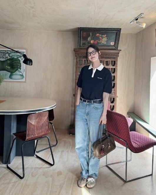 한지혜는 꾸민 듯 꾸미지 않은, 그러나 단정하고 우아한 데일리룩을 선보였다.사진=한지혜 SNS