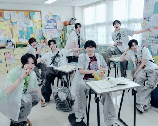 같은 날(26일) 오후 JYP 신인 보이그룹 킥플립 미니 2집  ‘Kick Out, Flip Now!’ 쇼케이스가 진행된다.