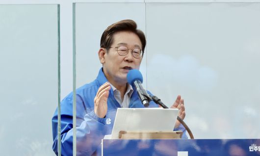 이재명 더불어민주당 대선 후보가 28일 서울시 광진구 어린이대공원 앞에서 집중 유세를 하고 있다. [김호영 기자]