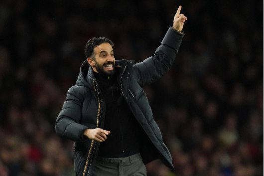 아모림 감독은 “페르난데스는 팀이 어려울 때 앞에 나서는 선수다. 힘들 때일수록 공을 피하지 않는다. 부담에 맞서서 극복하려고 한다. 주장이 무엇인지 행동으로 보여주는 선수”라고 극찬했다. 사진=AP=연합뉴스 제공