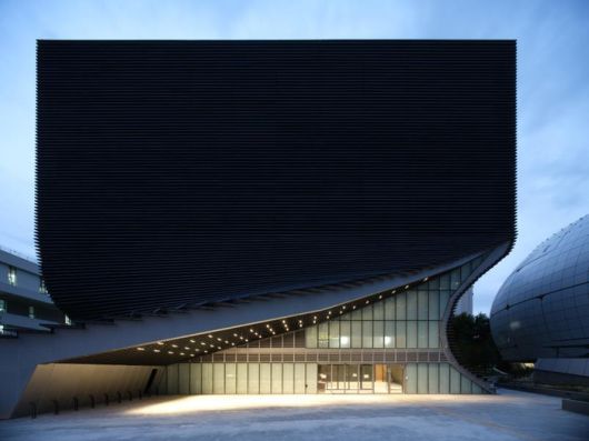 서울 도봉구 창동에 29일 새롭게 문을 여는 서울시립 사진미술관 전경. 건축물은 사진의 빛과 시간을 형상화해 설계됐다. 서울시립미술관