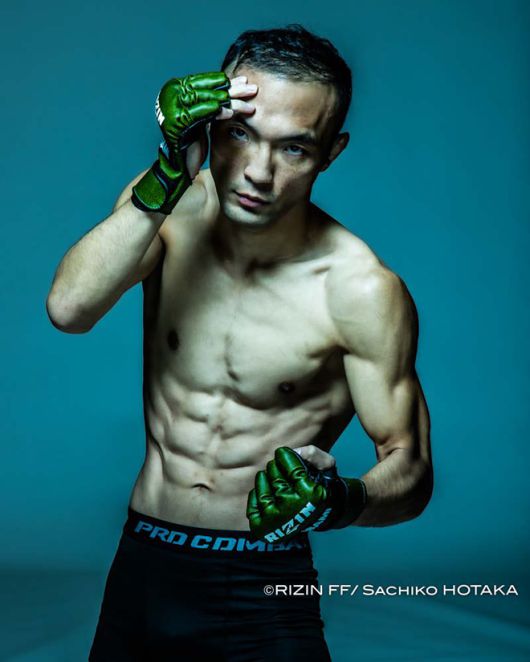 초대 ONE 밴텀급 챔피언 김수철이 2022년 9월 라이진 38 프로필 촬영을 하고 있다. 김수철은 제4대 로드FC 페더급/밴텀급 챔피언도 지냈다. 사진=RIZIN FF