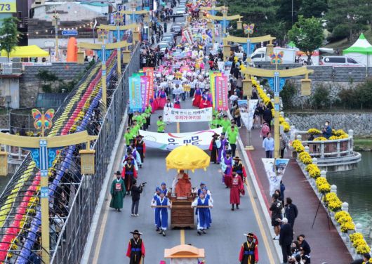 역사맞이 거리 퍼레이드 / 사진= 밀양시 제공